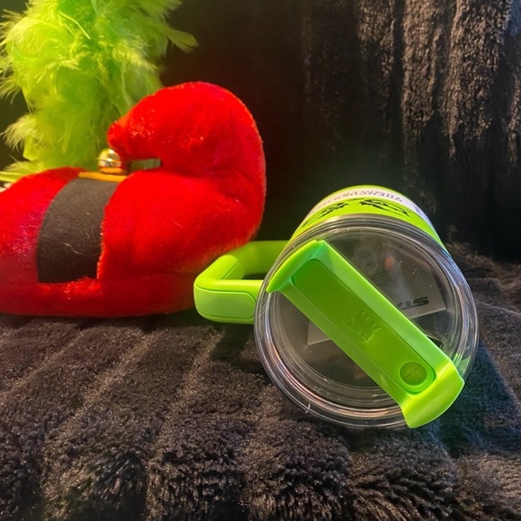 NEW! Grinch Stanley - Picture 4 of 9